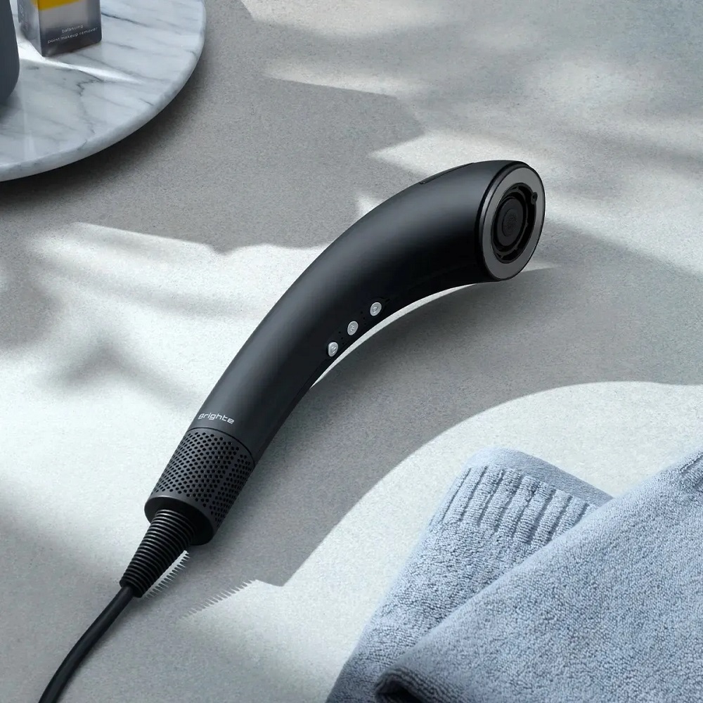 Brighte<br>型番：BRT-SD173<br>ナノミスト搭載の次世代型ドライヤー